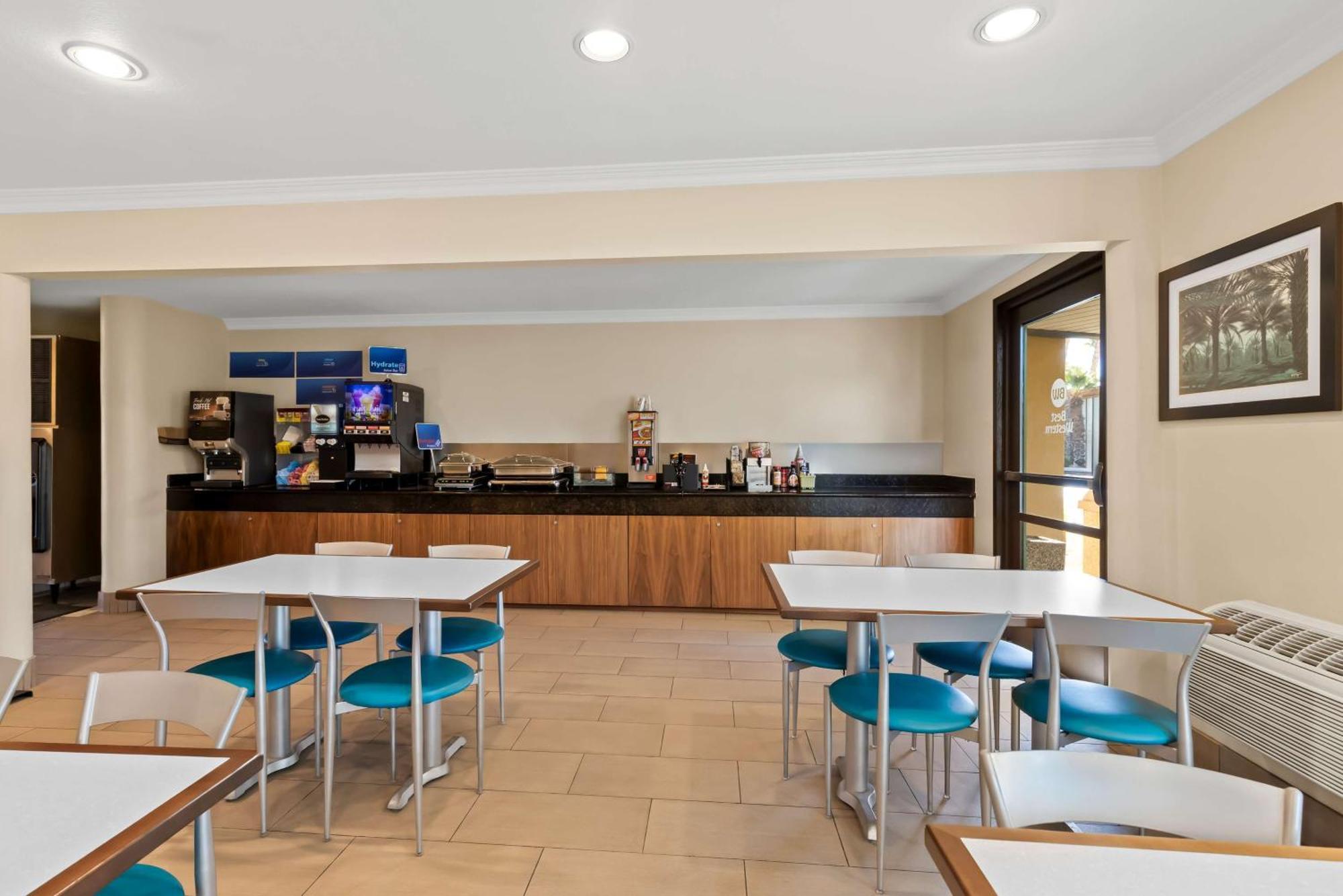 Best Western Date Tree Hotel Индиоу Екстериор снимка