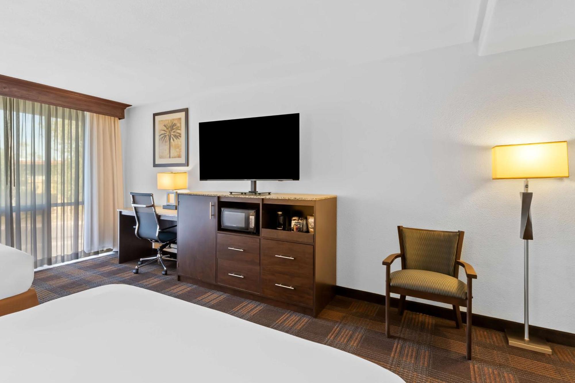 Best Western Date Tree Hotel Индиоу Екстериор снимка