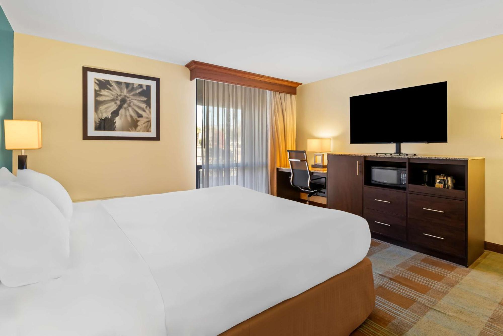 Best Western Date Tree Hotel Индиоу Екстериор снимка